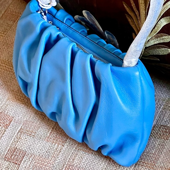 πΊπHPππΊ NWT Staud Ruched Leather Bean Bag Azure - Picture 7 of 16